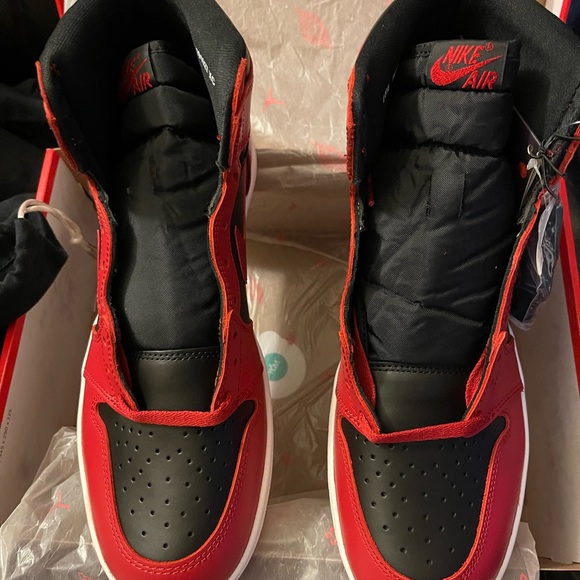 Jordan 1 Retro High 85 Varsity Red DS condition - Picture 2 of 7